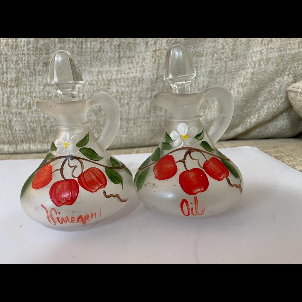 Vintage oil and vinegar glass set.